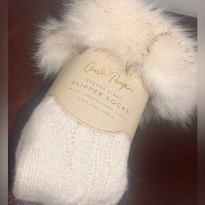 Sherpa lined slipper socks NWT fits shoe size women’s 6-10.
